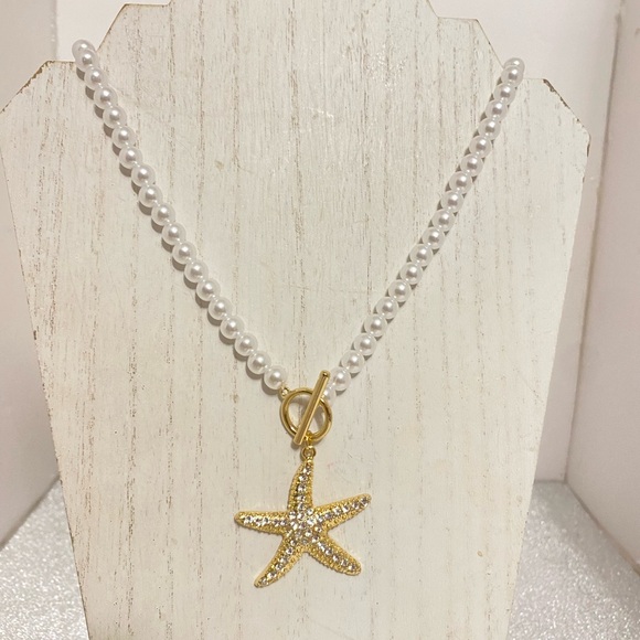 Gold Starfish Pendant Pearl Necklace - Picture 7 of 8